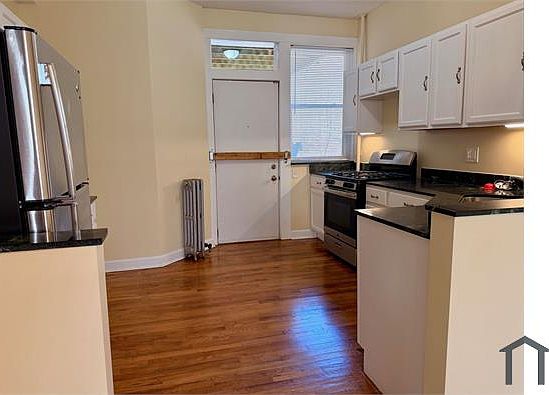 3rd image of 834 E Hyde Park Blvd Unit 1
