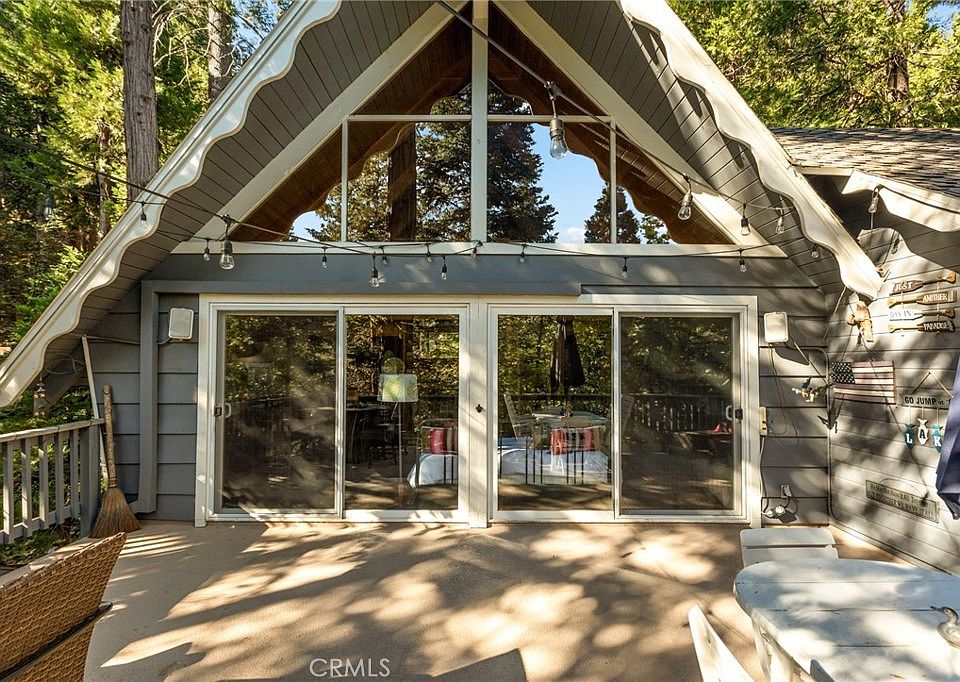 1st image of 289 Flower Dr