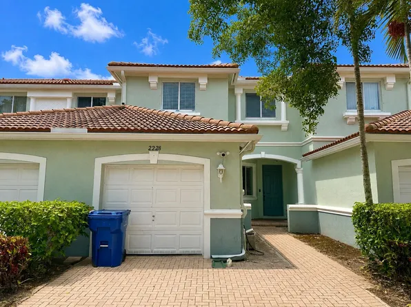 2228 Oakmont Dr, Riviera Beach, FL 33404