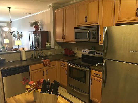 4th image of 975 Vineland Pl