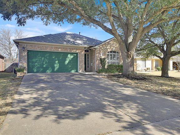 4th image of 1030 Disraeli Cir