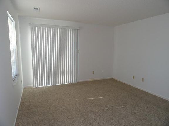4th image of 224 E Hansen Ct