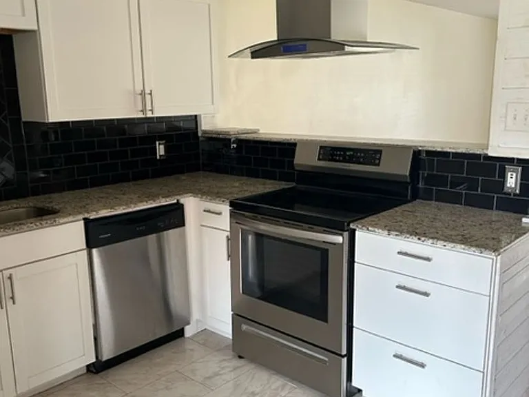 656 Palm View Dr #4 — Photo 3