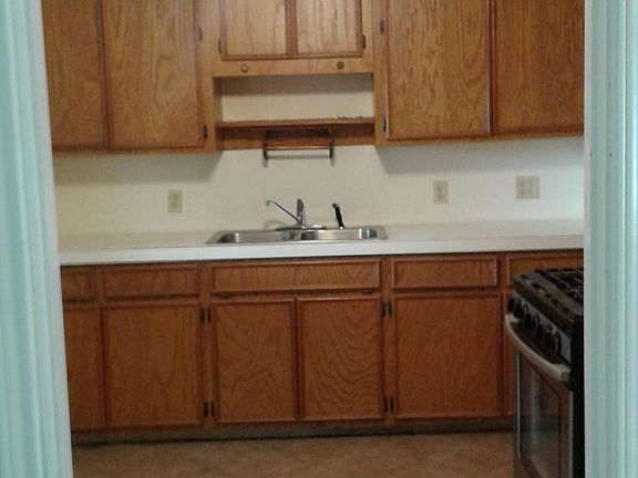 5th image of 508 N Circle Dr
