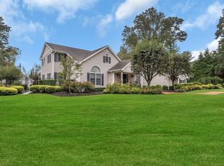 3 Alka Dr, Setauket, NY 11733