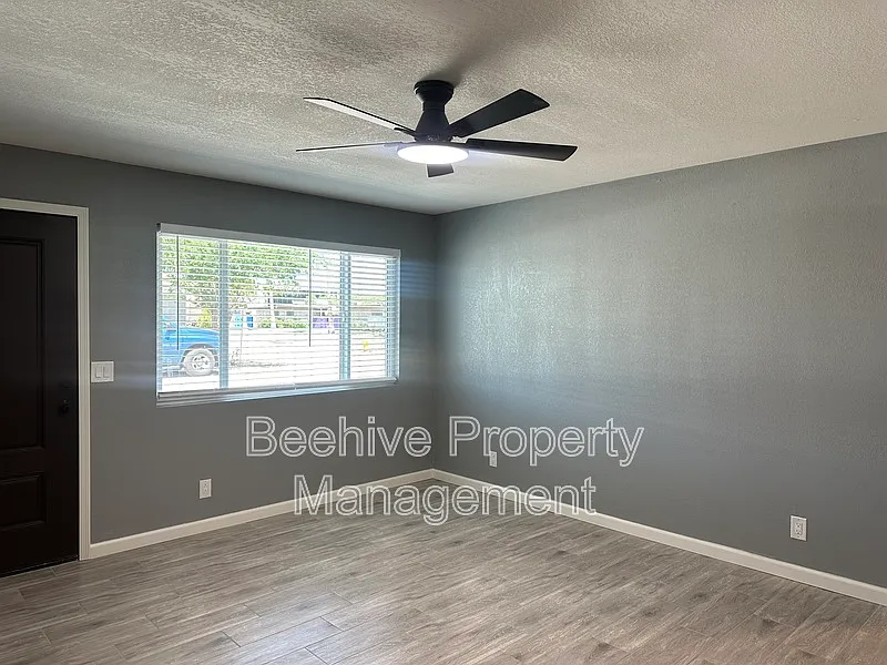 2 bed, 1.0 bath, 990 sqft, $1,399 — Photo 3