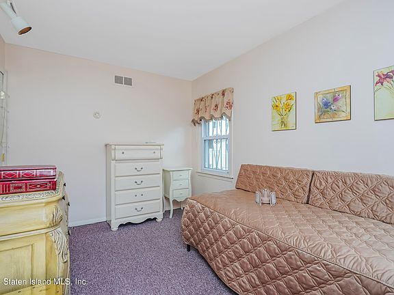 5th image of 293 Rose Ave