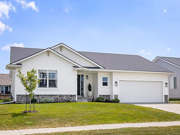2nd image of 3624 NE Winding Trail Dr