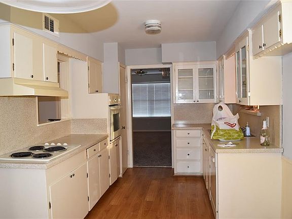 4th image of 814 Sherwood Dr