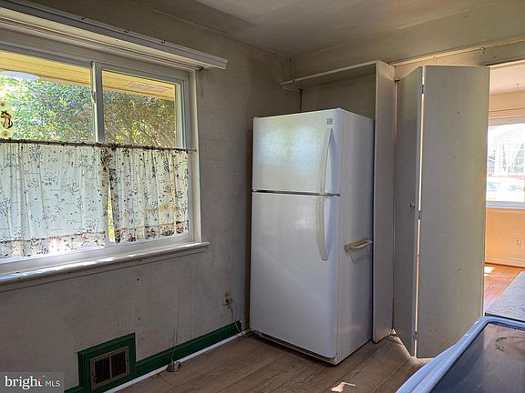 5th image of 7028 Bradley Cir
