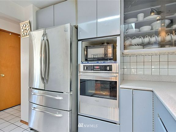 4th image of 2414 S 139th St
