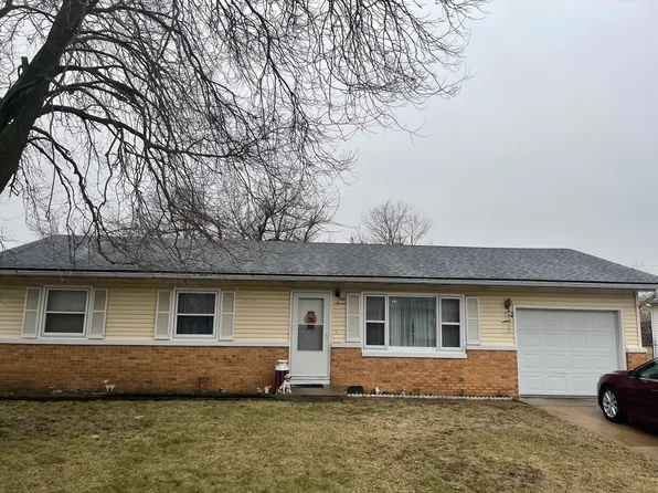 57 Oakwood Dr, Pontiac, IL 61764