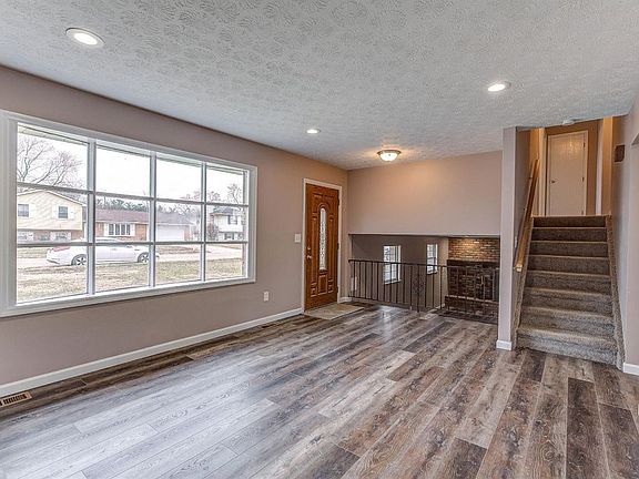 3rd image of 5956 Fairdale Dr