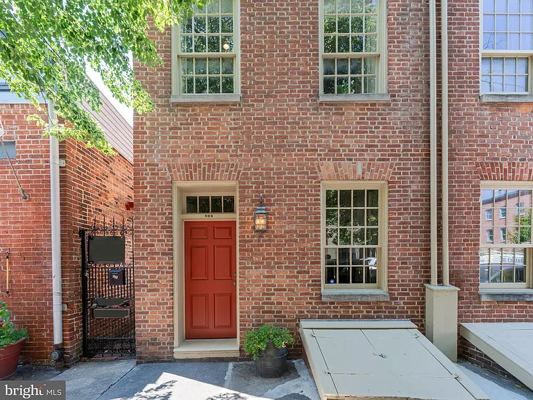 806 S Ann St — Photo 1