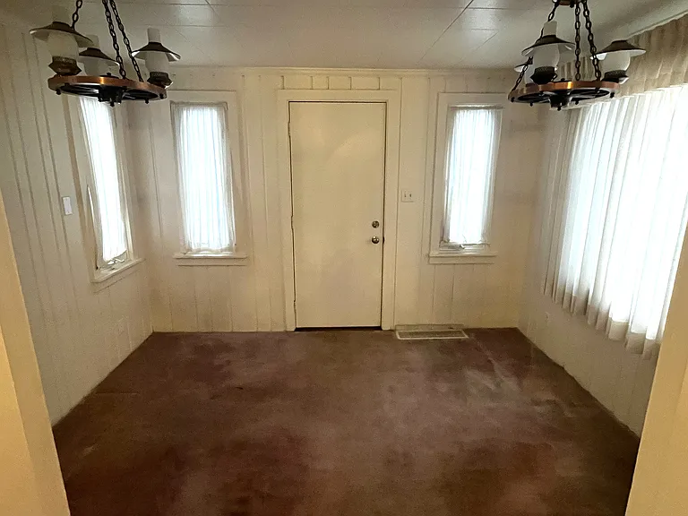 935 Marshall Dr — Photo 12