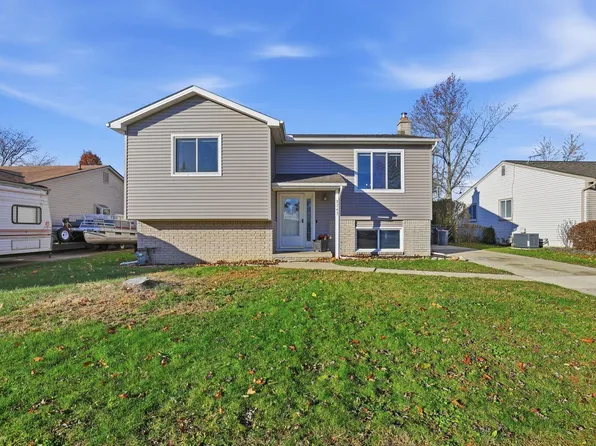 8743 Lillian Dr, Newport, MI 48166