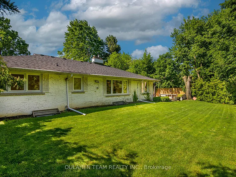 28 Uplands Ave — Photo 38