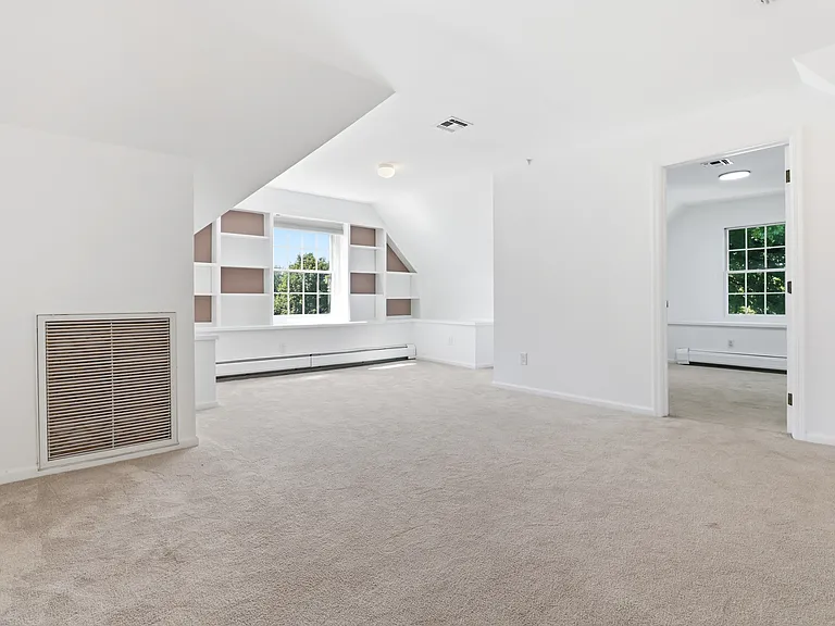 519 Summit Ave — Photo 34