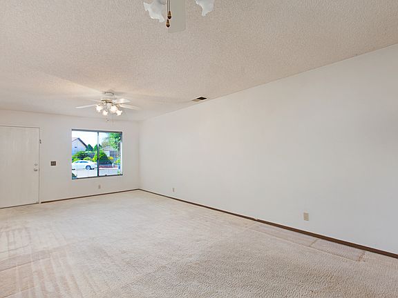 5th image of 842 Redberry Ct