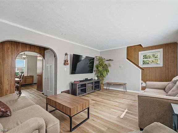 5th image of 1372 Roslyn Ave SW