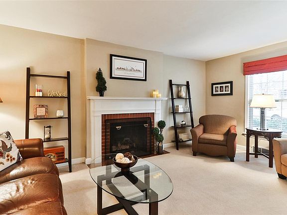 5th image of 925 Glenmoor Ave