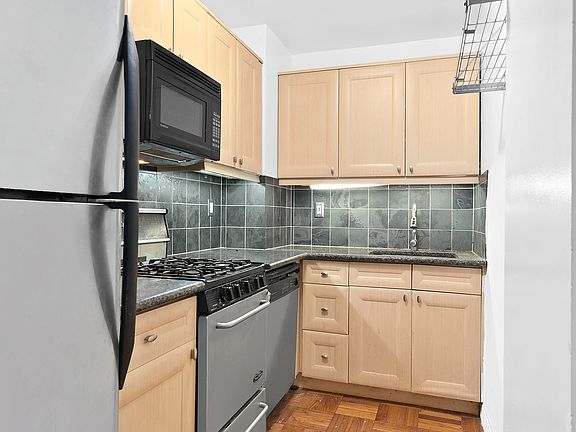 4th image of 333 E 34th St APT 3N