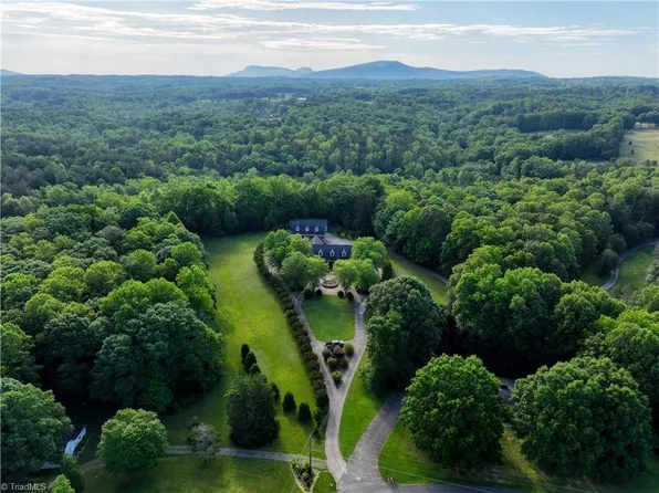 123 Sports Ln, Pilot Mtn, NC 27041