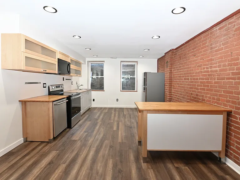 2118 Saint James Ave #1 — Photo 7