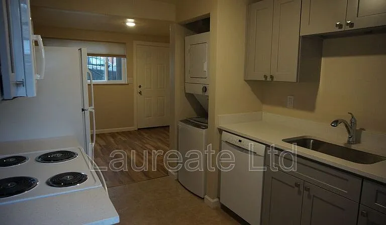 3075 N Zuni St — Photo 5
