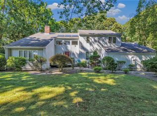 150 Oronoque Ln, Stratford, CT 06614