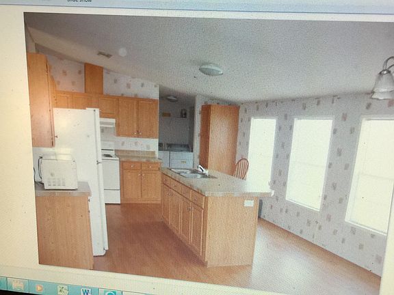 5th image of 409 N Winter Park Dr