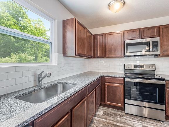 5th image of 10931 Autumn Oak Dr