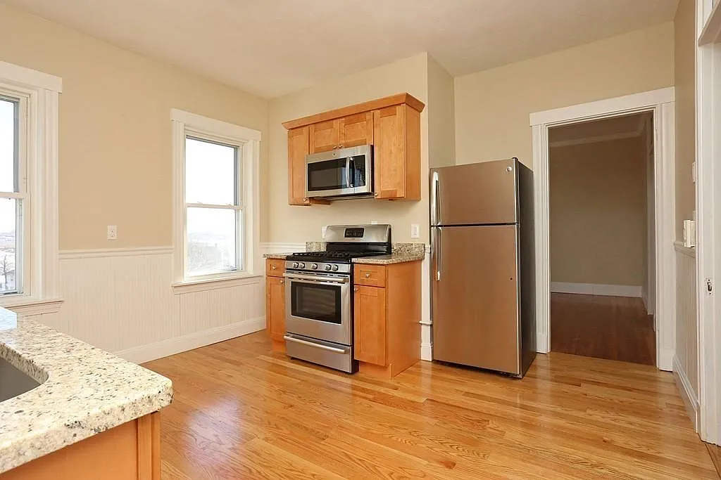 3 bed, 1500 sqft, $3,300 — Photo 3