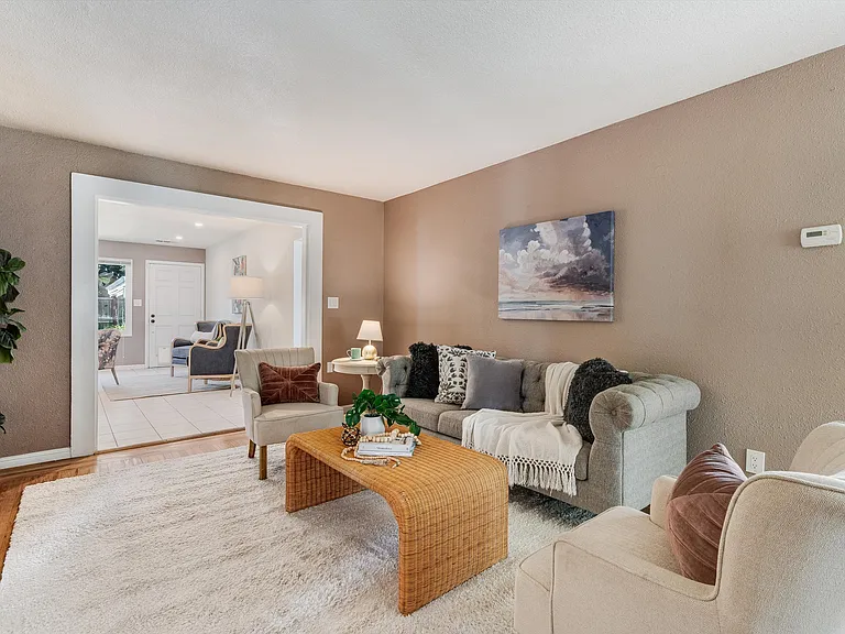 2030 W Lincoln Ave — Photo 10