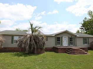 1584 McLeod Dr, Maxton, NC 28364