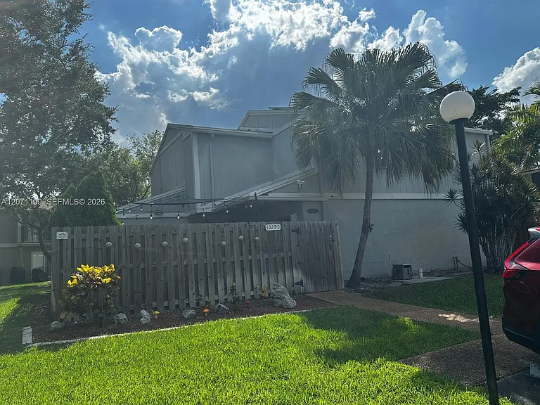 13290 NW 7th St — Photo 3