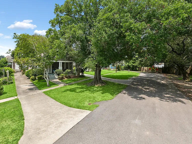 4433 Orleans Blvd — Photo 14