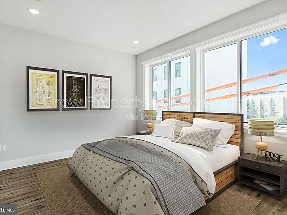 5th image of 1904 E York St Unit 1