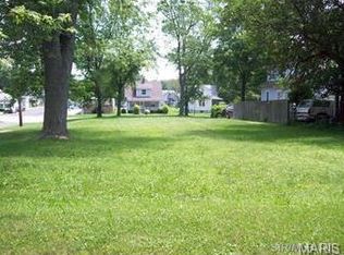 304 Walnut St, Highland, IL 62249