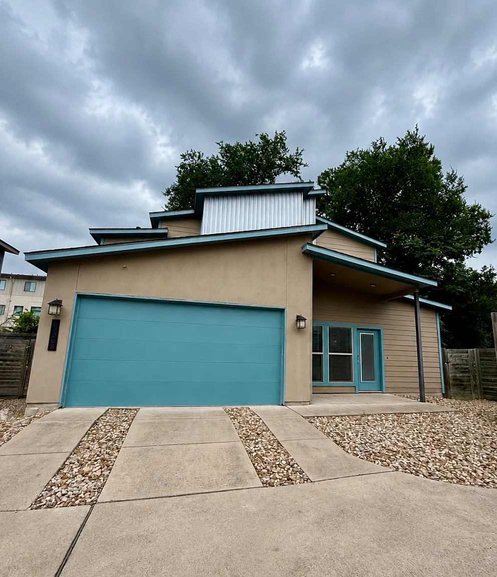 5300 Samuel Huston Ave — Photo 1