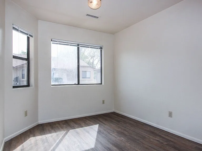 8460 E Lakeshore Dr — Photo 6
