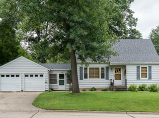 1405 30th St NE, Cedar Rapids, IA 52402