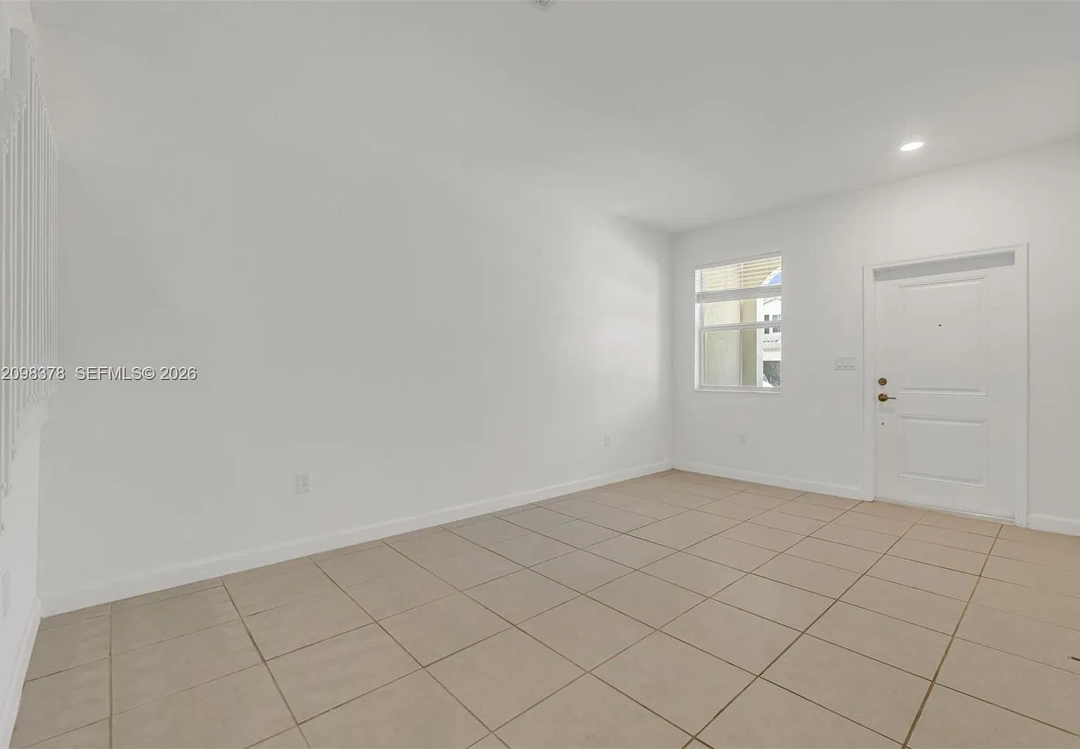 $2,700 2683 SE 12th St — Photo 4