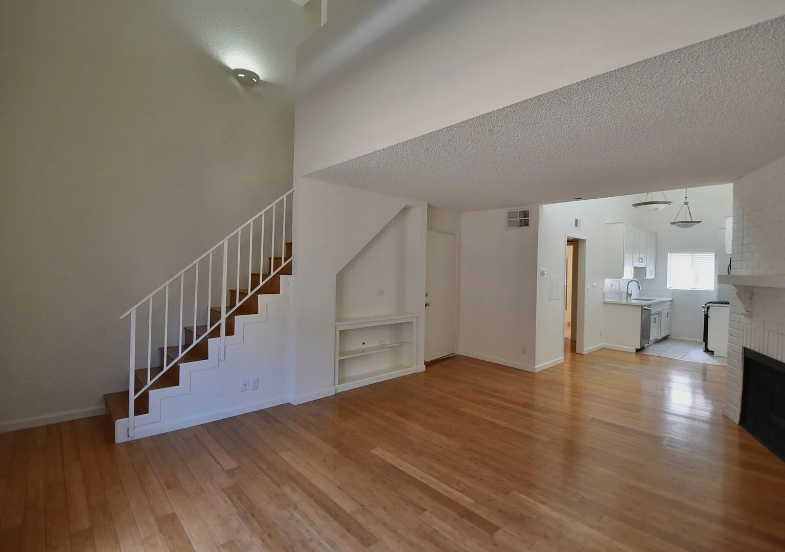 11045 — Photo 2