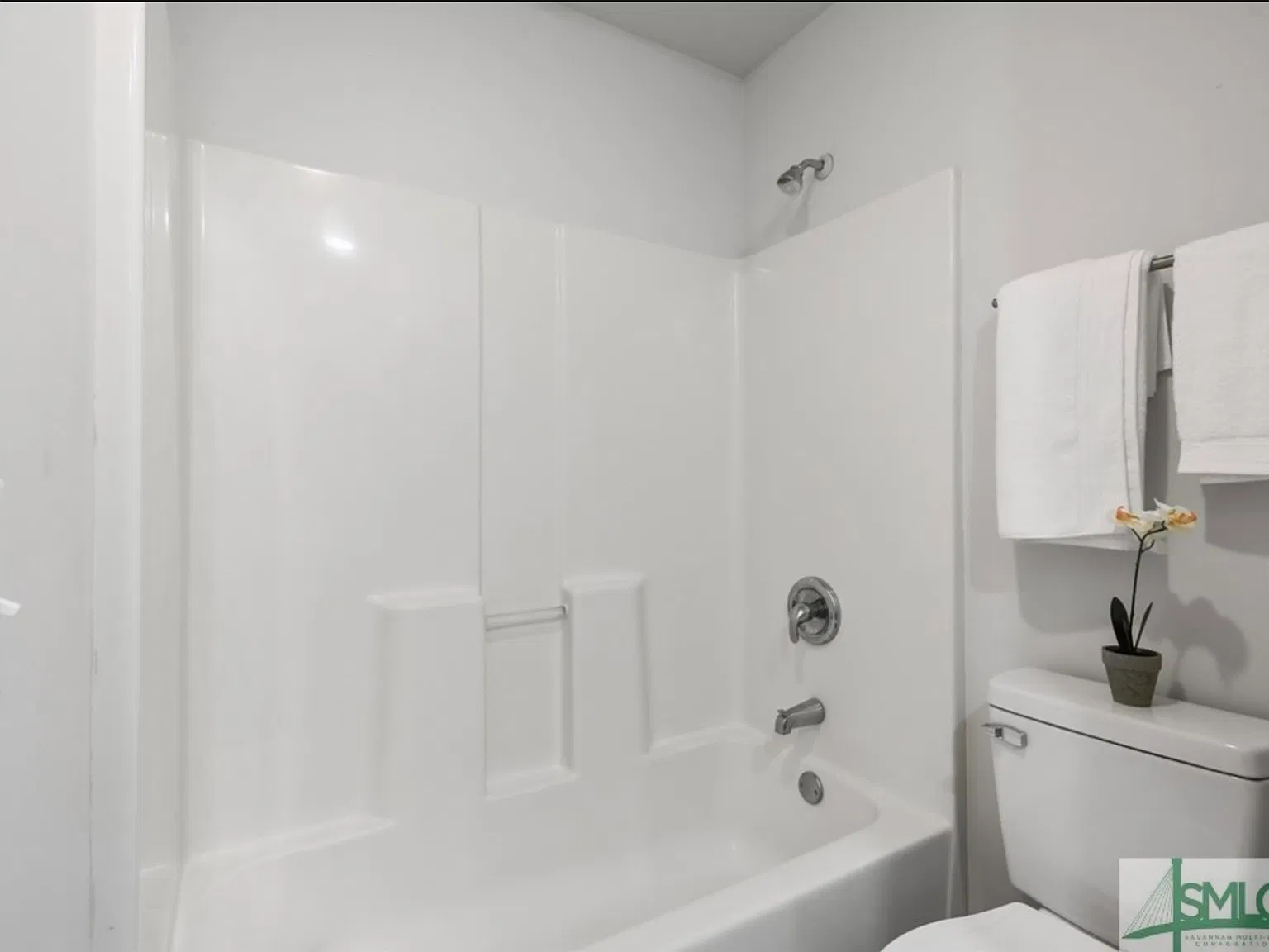 3 bed, 1120 sqft, $2,300 — Photo 3