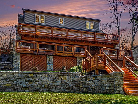 3rd image of 111 Brant Ct