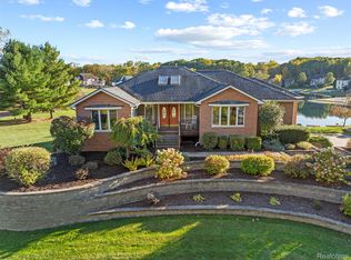 8460 Maurice Ln, Flushing, MI 48433