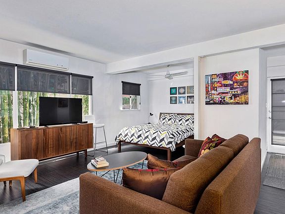 2nd image of 806 Westmount Dr APT 3