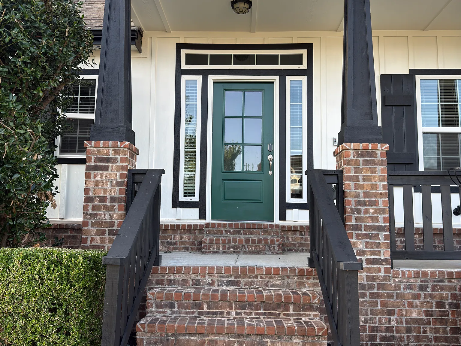 4 bed, 2.5 bath, 2646 sqft, $3,150 — Photo 2