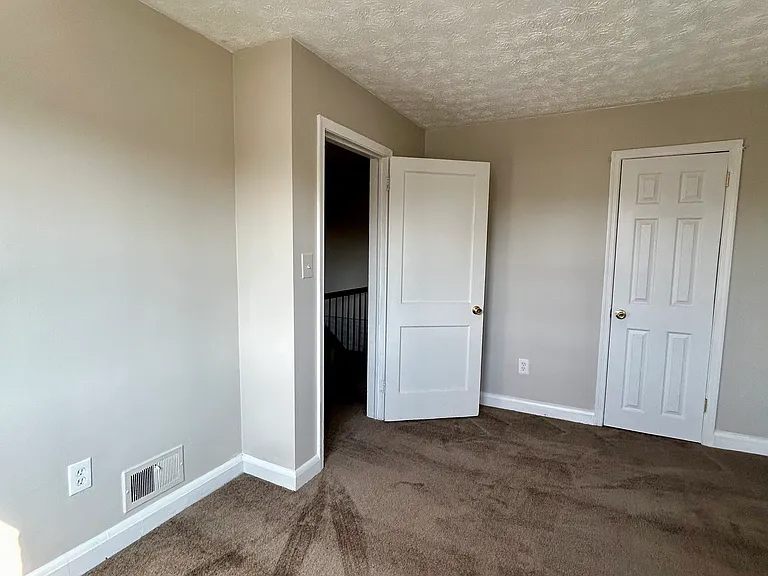 2103 Redthorn Rd — Photo 9
